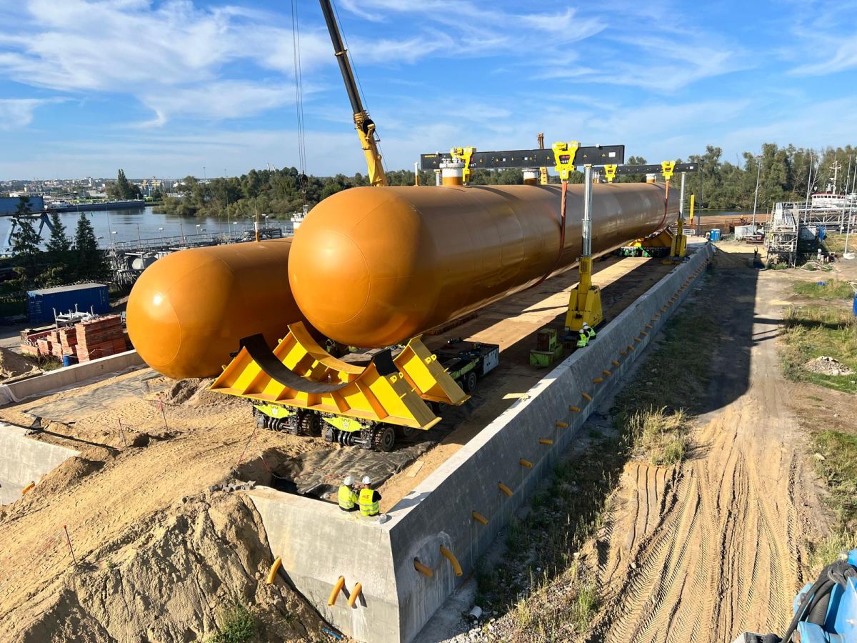  Vykládka 400tunových tanků